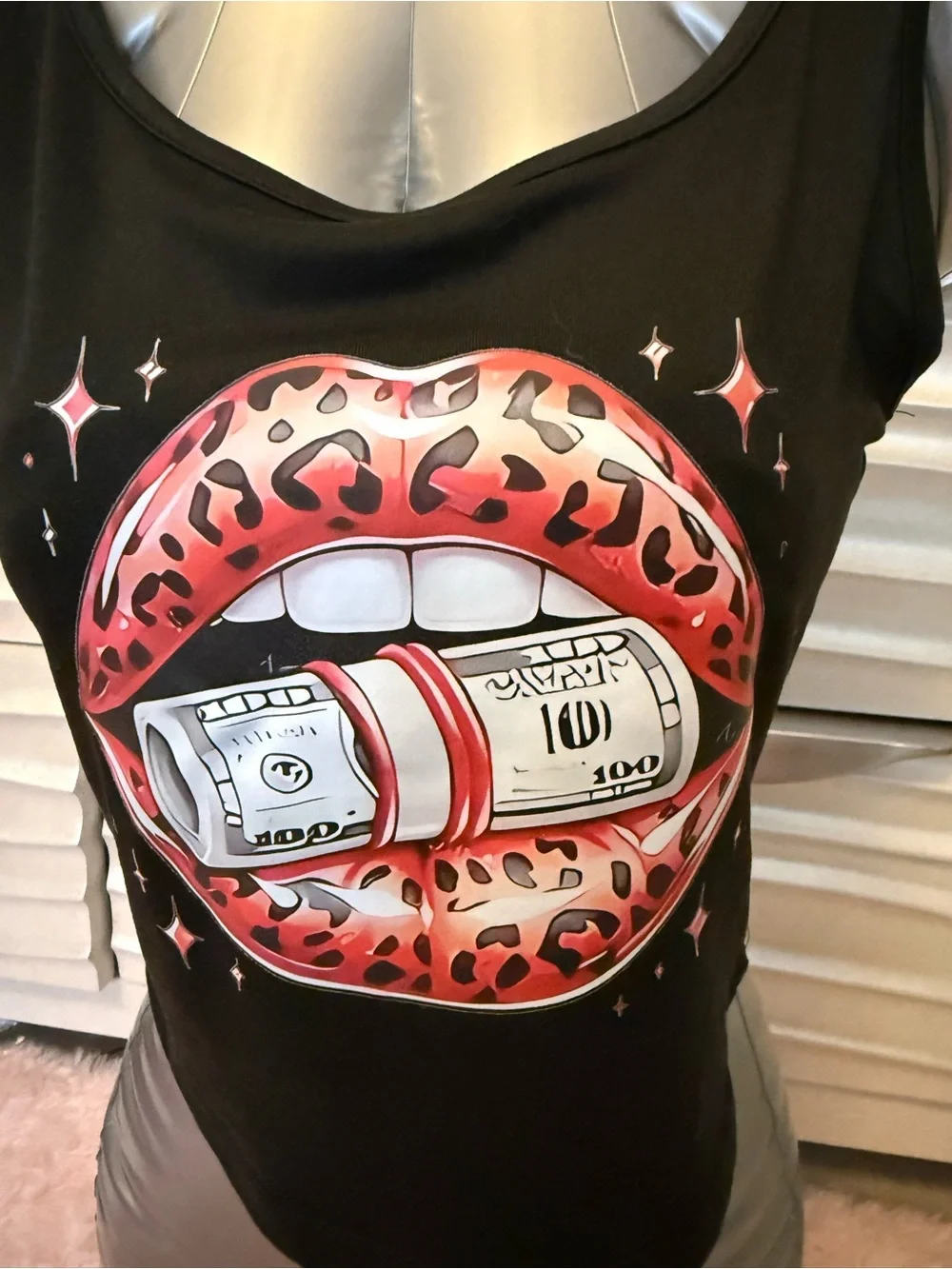 🐆💋Black Graphic Tank Top with Red Leopard Lips Print - Picture 2 of 7